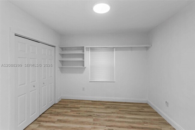 Building Photo - 2530 SW 27th St