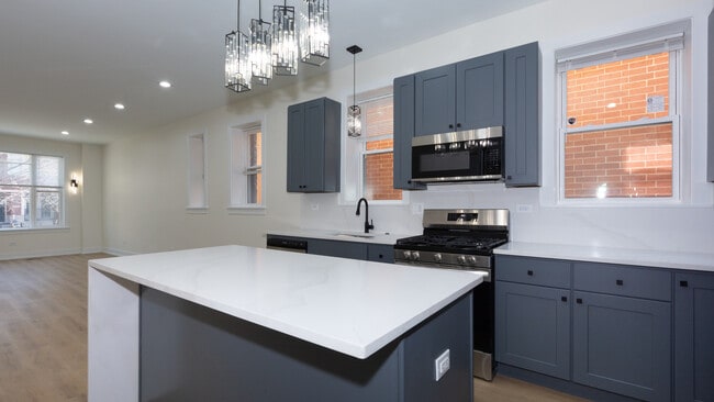 Building Photo - 2036 N Hoyne Ave