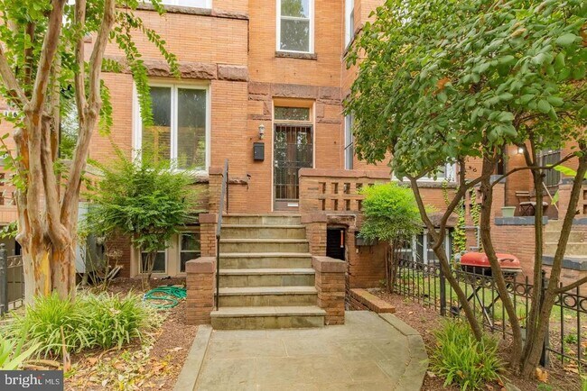 Building Photo - 1459 Chapin St NW