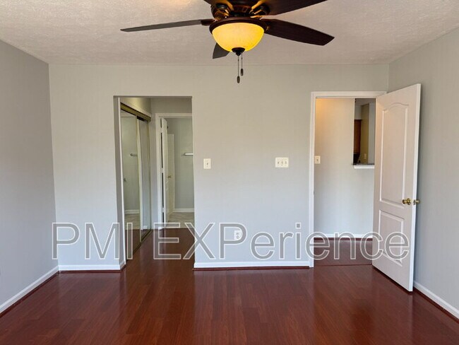 Building Photo - 8931 Town Center Cir