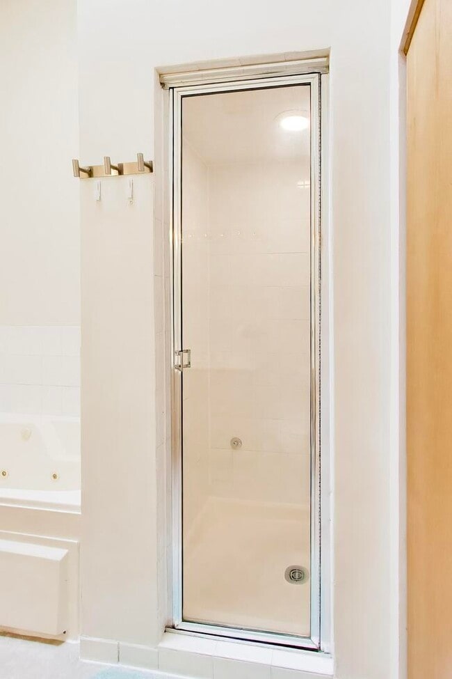 Building Photo - 943 W Essex Pl