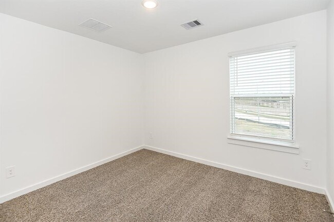 Building Photo - 3021 Skyline Mesa Dr