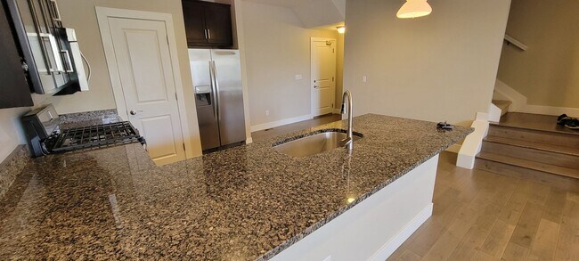 Building Photo - Spacious 3 level, 4 bedroom townhome with attached 2 car garage at Silver Meadows Townhomes on Lo...