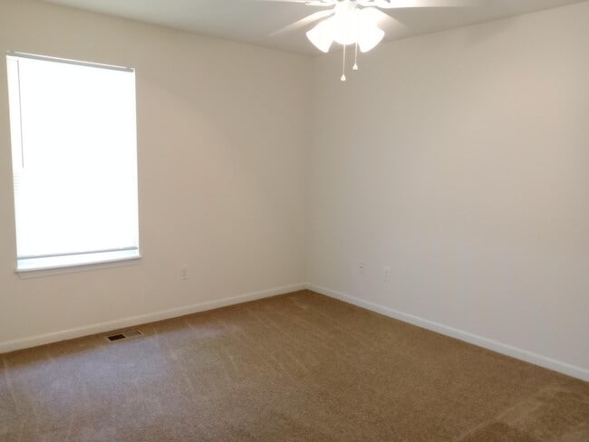 Building Photo - 702 Upland Creek Rd