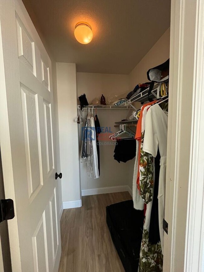 Building Photo - 9597 Fox Den Dr