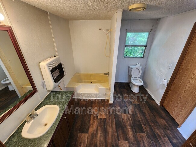Building Photo - 309 1/2 S Carey (Asher)