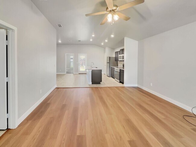 Building Photo - Fabulous 3/2/2 home in Bell Farms - Cooper...