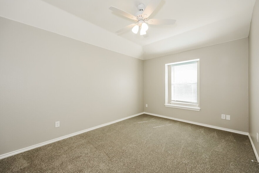 Building Photo - 5344 Elmdale Dr