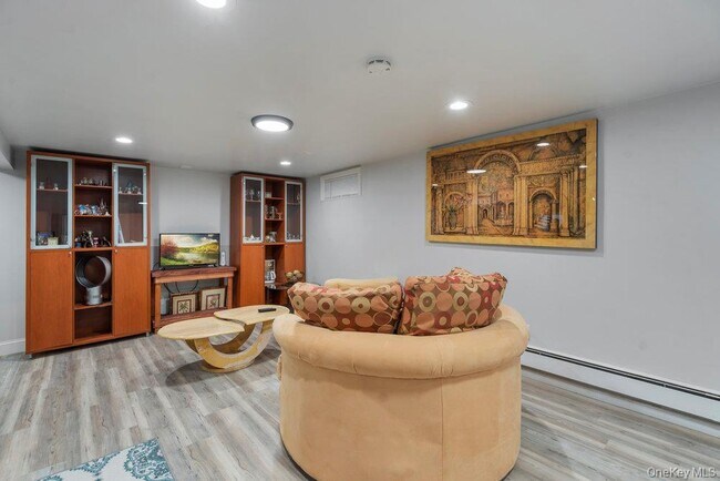 Building Photo - 9 George St