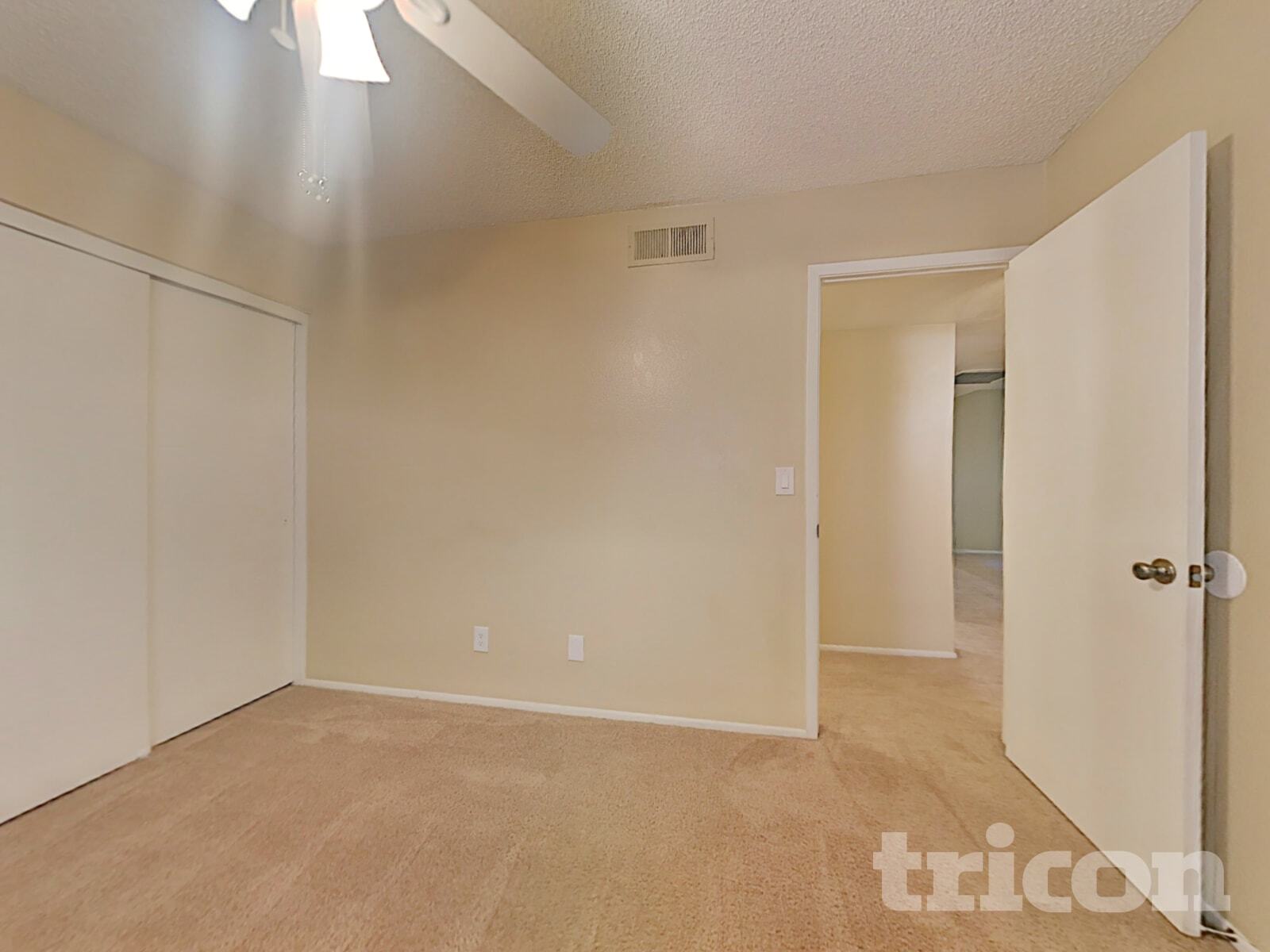 Building Photo - 5819 W Grovers Ave