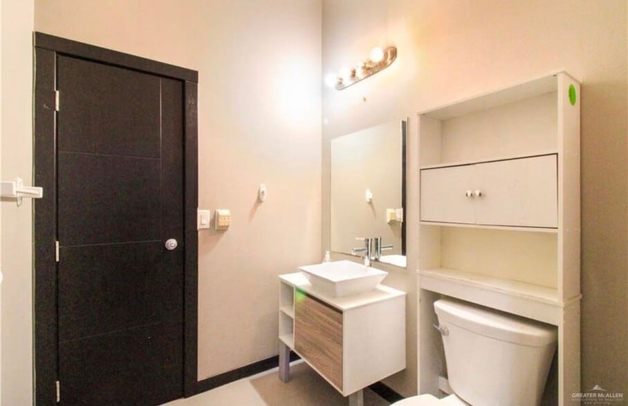 Building Photo - 800 New Orleans Cir