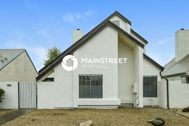 Primary Photo - 4 Bedroom Pet-Friendly Home in Phoenix, AZ...