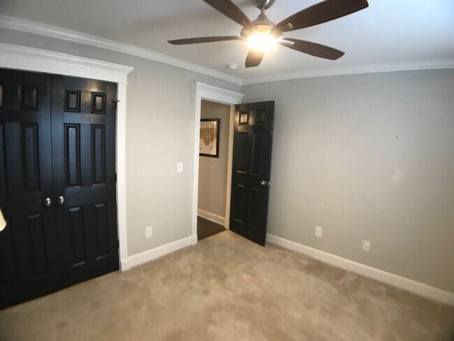 Building Photo - 111 Hunters Landing Dr