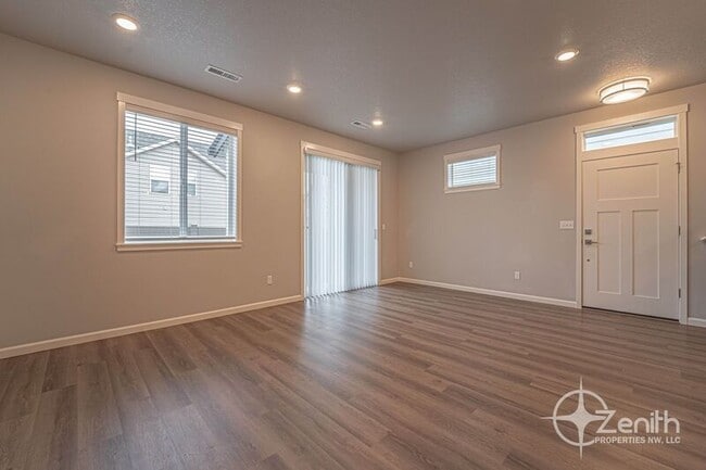 Building Photo - 16304 NE 21st St