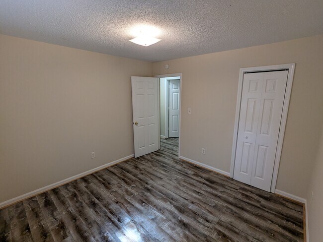 Building Photo - 325 Reeceburg Rd SE