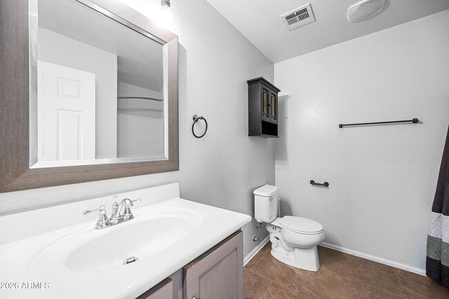 Building Photo - 10923 W Elm St