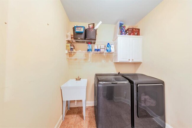 Building Photo - 5024 Glen Forrest Dr