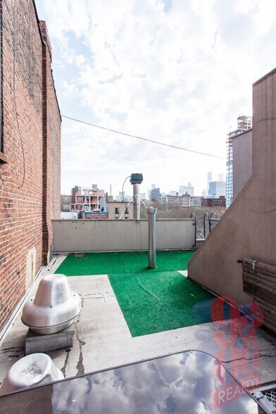 Building Photo - 47 1/2 1st Street (2nd & 1st Ave), #5R