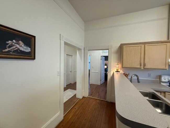 Building Photo - 605 Harrison St