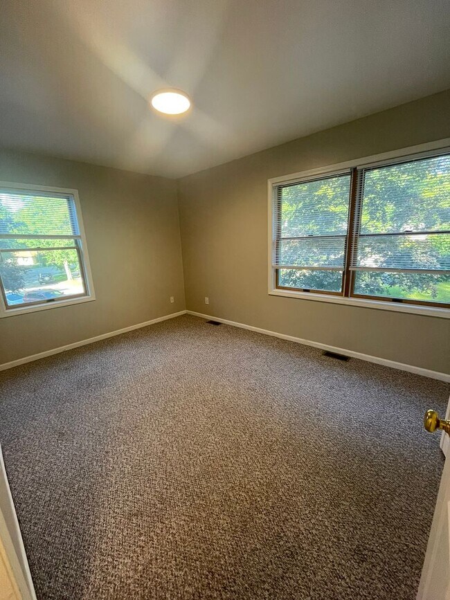 Building Photo - 230/232 Brookridge Ct.