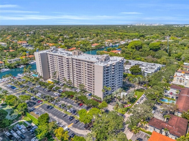Building Photo - 90 Edgewater Dr