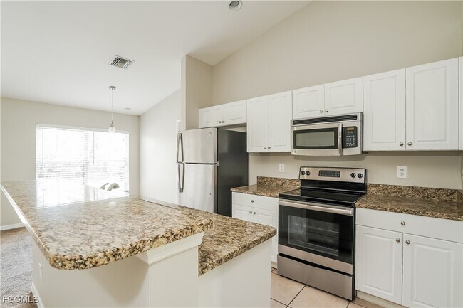 Building Photo - 769 Gaylord Ave S