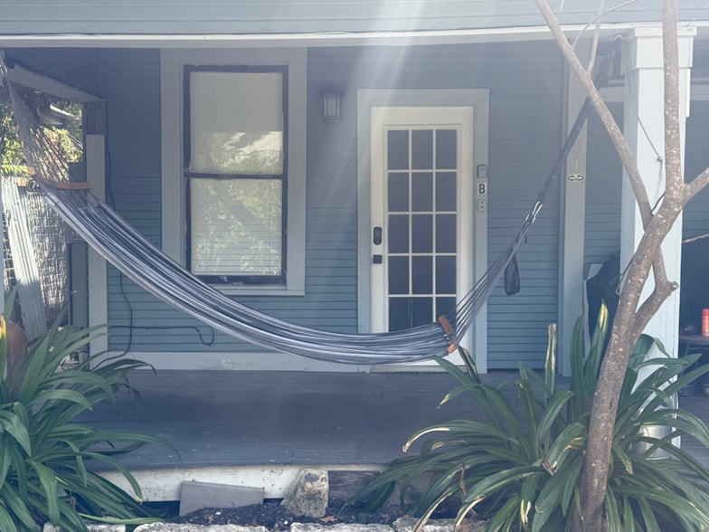 Building Photo - 1601 E 13th St