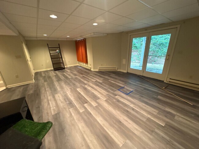 Building Photo - 401 Browning Ln