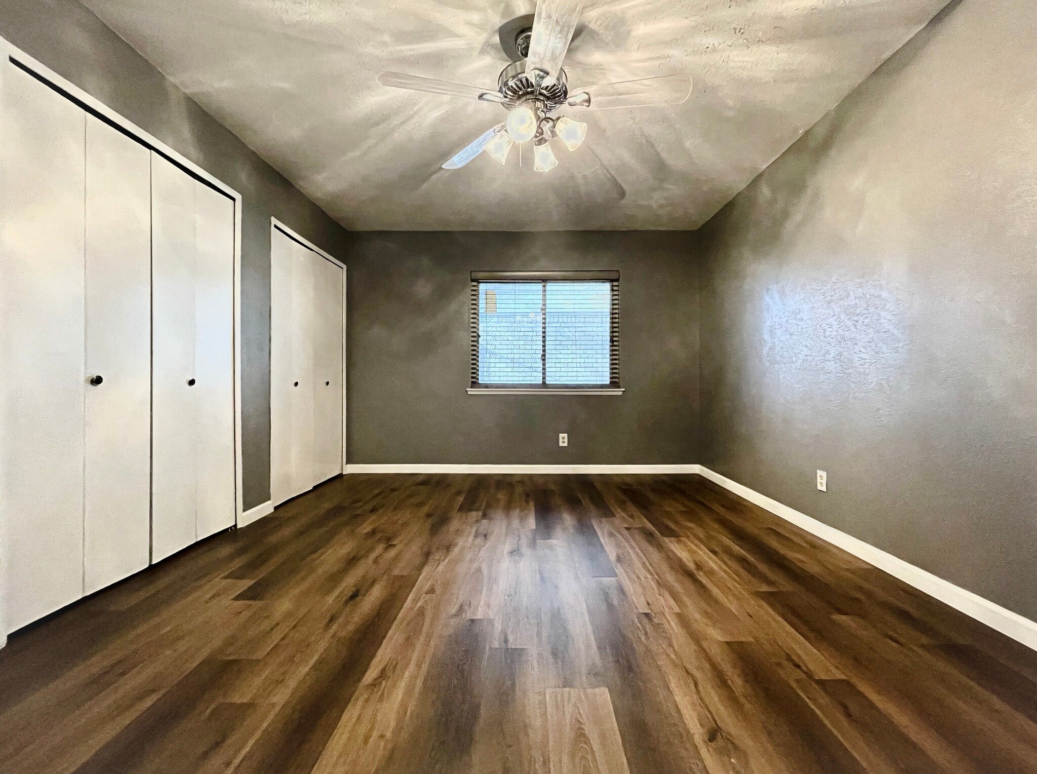 Master bedroom - 7450 Emory Oak Ln