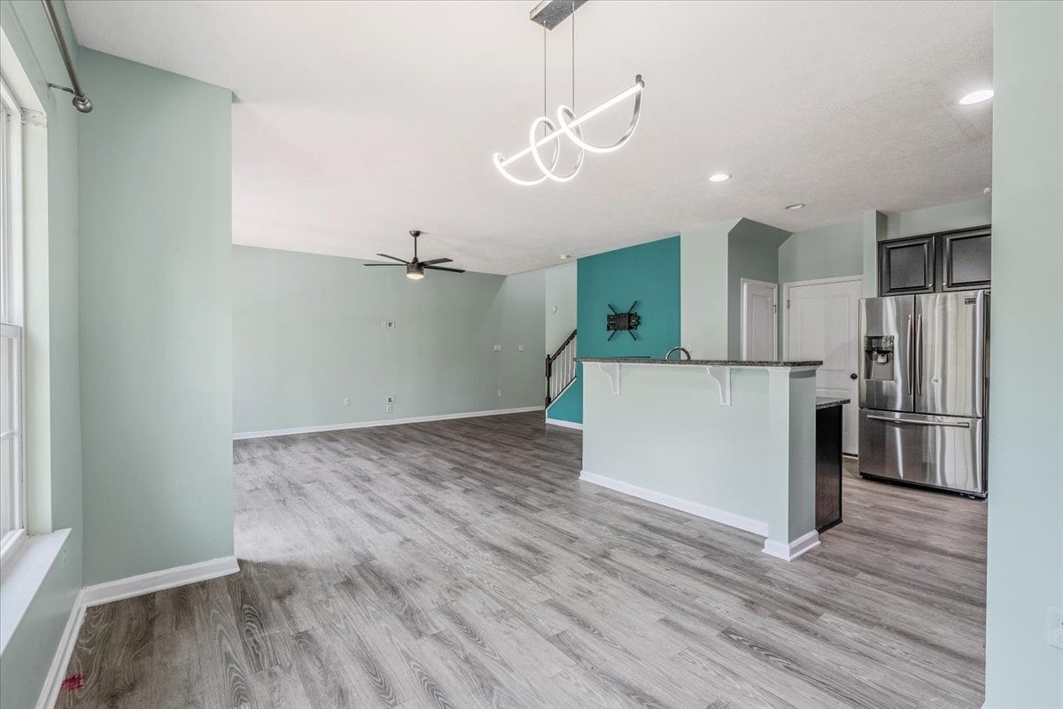 Building Photo - 8059 Hinsdale Ln