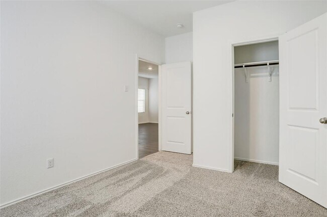 Building Photo - 340 Geode Glen