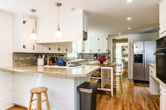 Building Photo - 76 Adams St