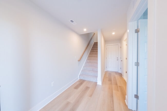 Building Photo - 10118 Virginia Blvd