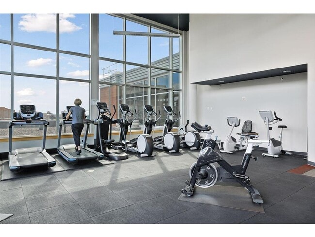 Building Photo - 215 10th Ave S