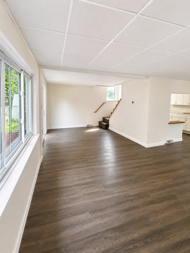 Building Photo - 585 Novella Ave