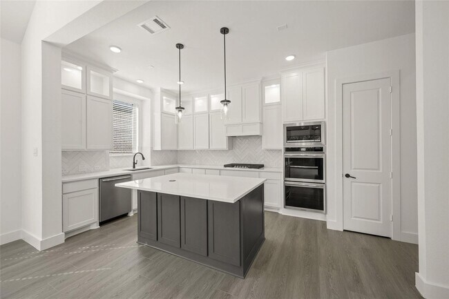 Building Photo - 2209 Pelican Dr