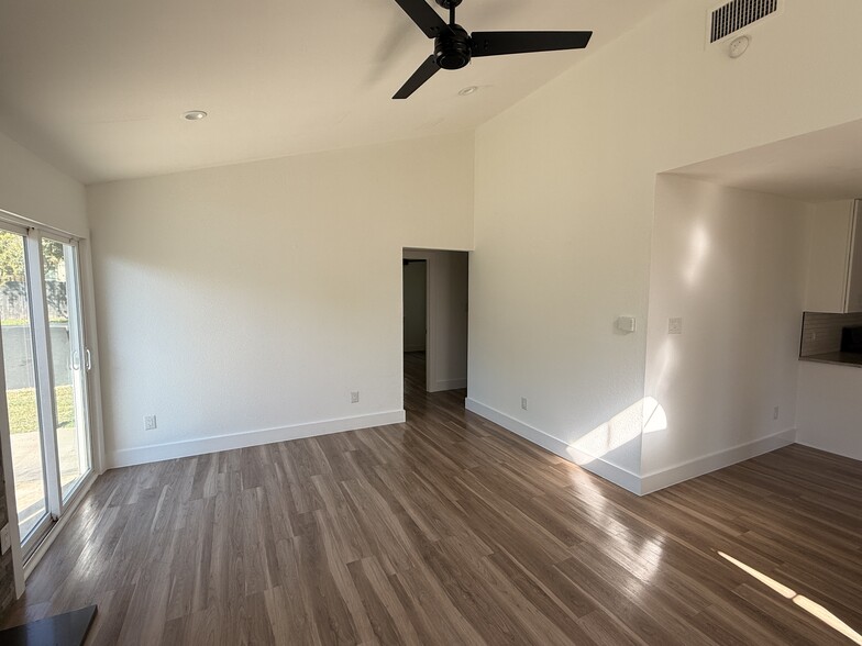 Building Photo - 12340 Little Emily Way