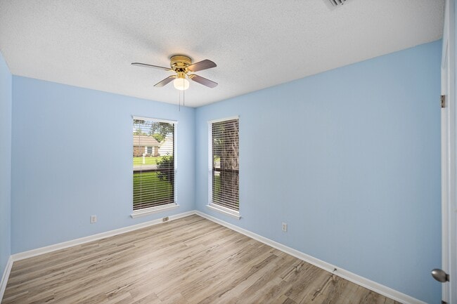 Building Photo - 349 Primrose Cir