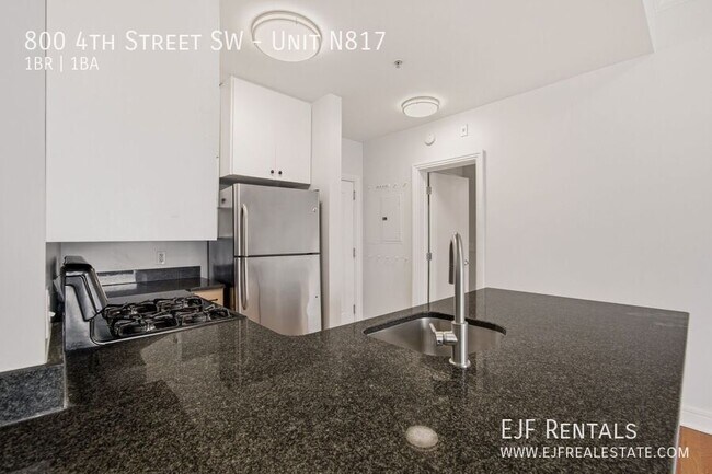 Building Photo - 800 4th St SW