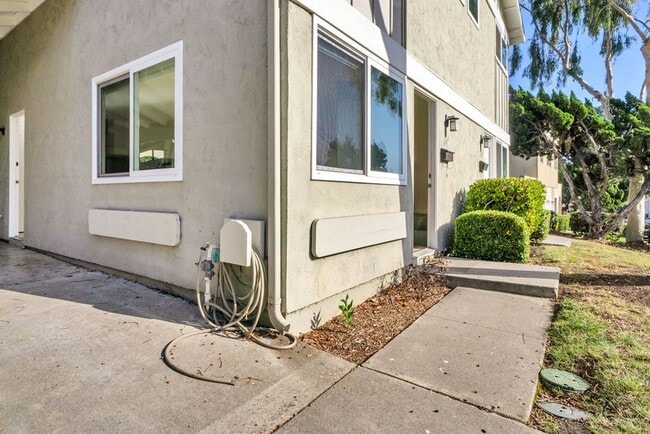 Building Photo - Spacious four bedroom in Prime UTC/UCSD Location! Available immediately!