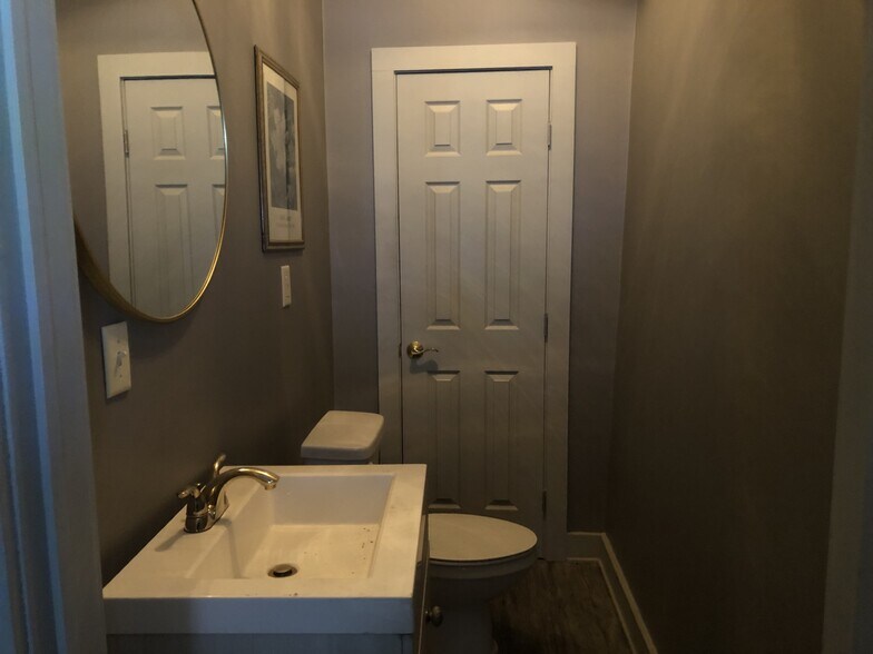 Building Photo - 2222 E Carson St