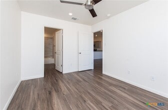 Building Photo - 5901 Betty Lou Dr