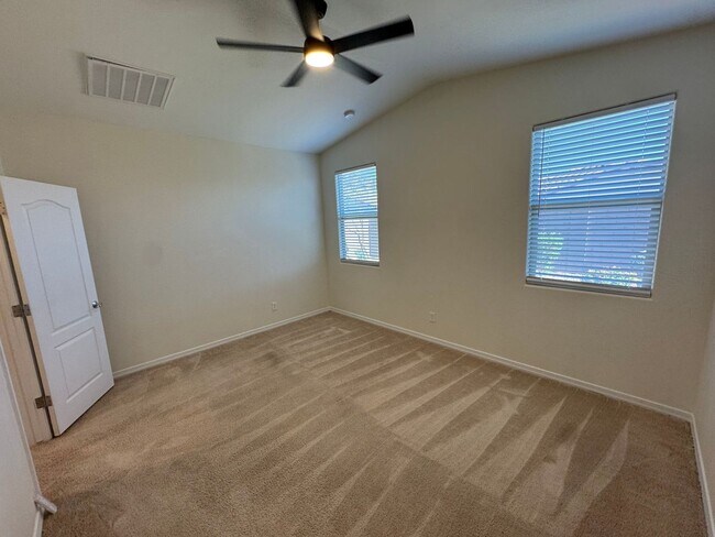 Building Photo - 4 Bedroom - 2 Bath - 1760 Sq. Ft - Beautiful New Built Home - Glendale