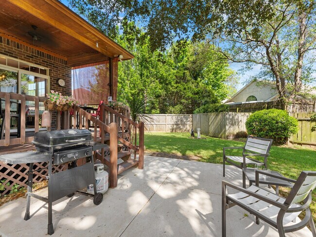 Building Photo - 102 Forestay Ct