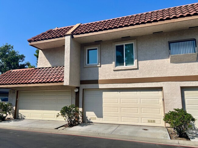 Building Photo - Single Story 3 Bedroom Ventura Condo *Totally updated* with GARAGE!