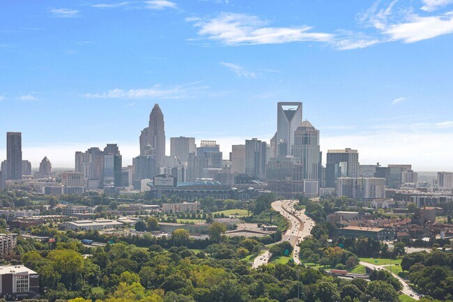 Building Photo - Like New Townhome Ready for Immediate Move-In!!! Bryant Park in West End