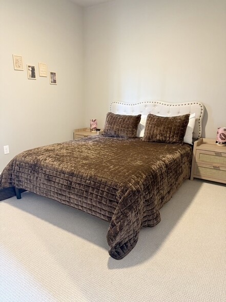 GUEST BEDROOM - 110 Textile Ct