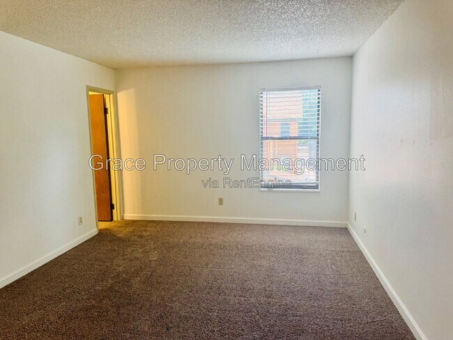 Building Photo - 3275 S Ammons St