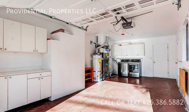 Building Photo - 10932 NE 60th St