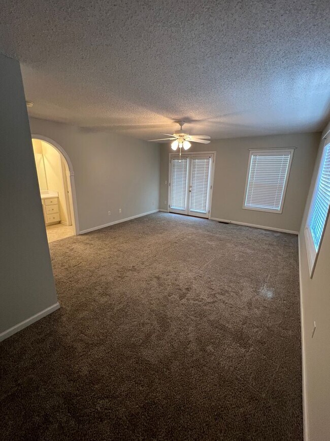 Building Photo - 140 Woodmere Dr